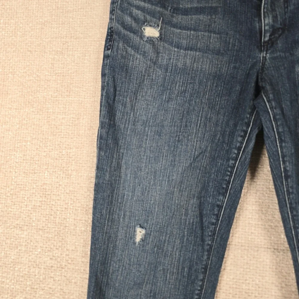 Ann Taylor LOFT Women 6 Boyfriend Jeans Blue Medium Wash Distressed Straight Leg